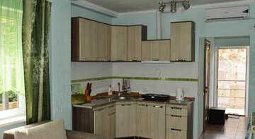 Фото номера Трехместный номер с видом на море Гостиница Guest House Volna г. Гурзуф 4