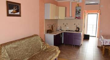 Фото номера Стандартный трехместный номер с видом на море Гостиница Guest House Volna г. Гурзуф 2