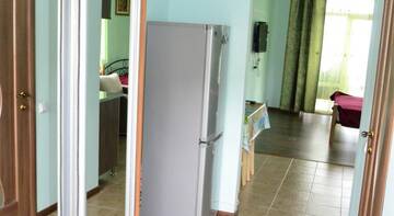 Фото номера Трехместный номер с видом на море Гостиница Guest House Volna г. Гурзуф 3