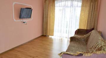 Фото номера Стандартный трехместный номер с видом на море Гостиница Guest House Volna г. Гурзуф 3